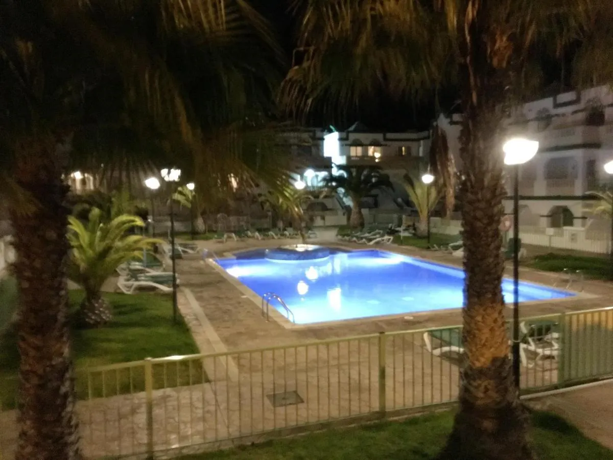 Mountain View Retreat: Charming Apartment with Shared Pool Caleta De Fuste 0*,