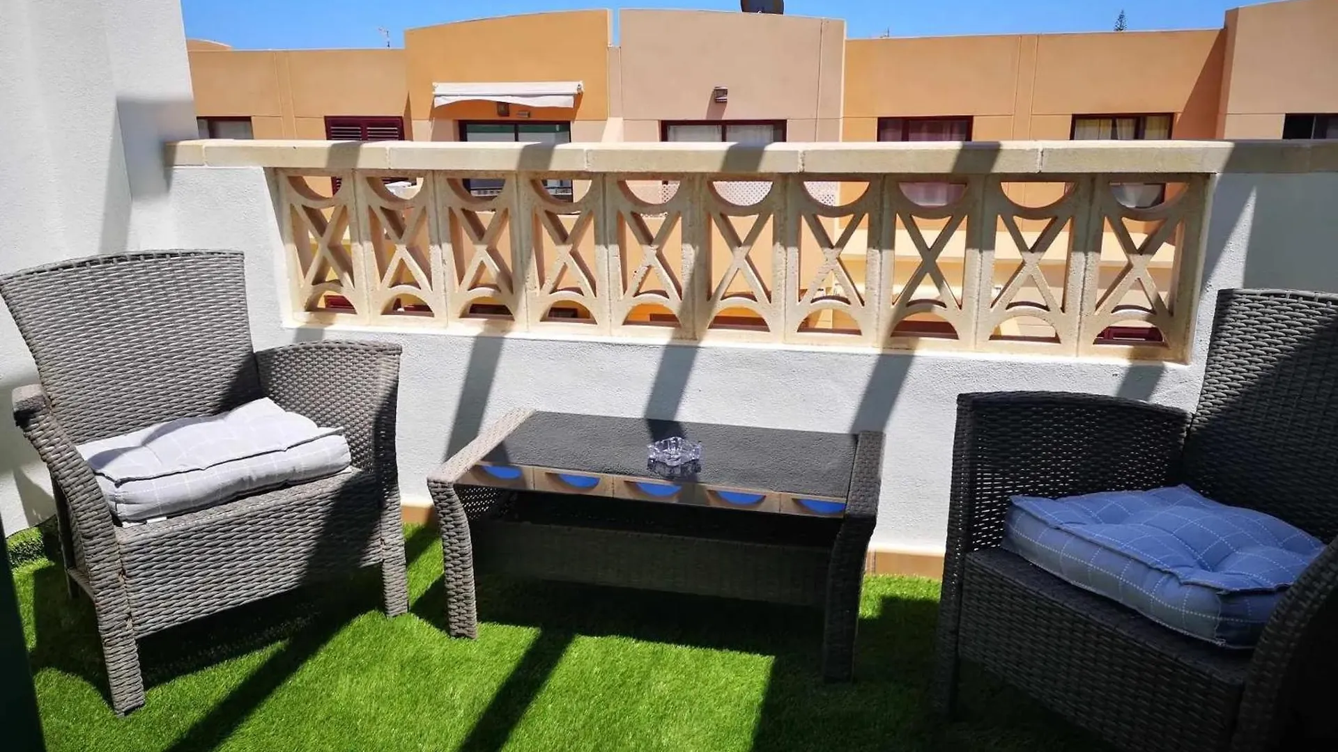 Mountain View Retreat: Charming Apartment with Shared Pool Caleta De Fuste