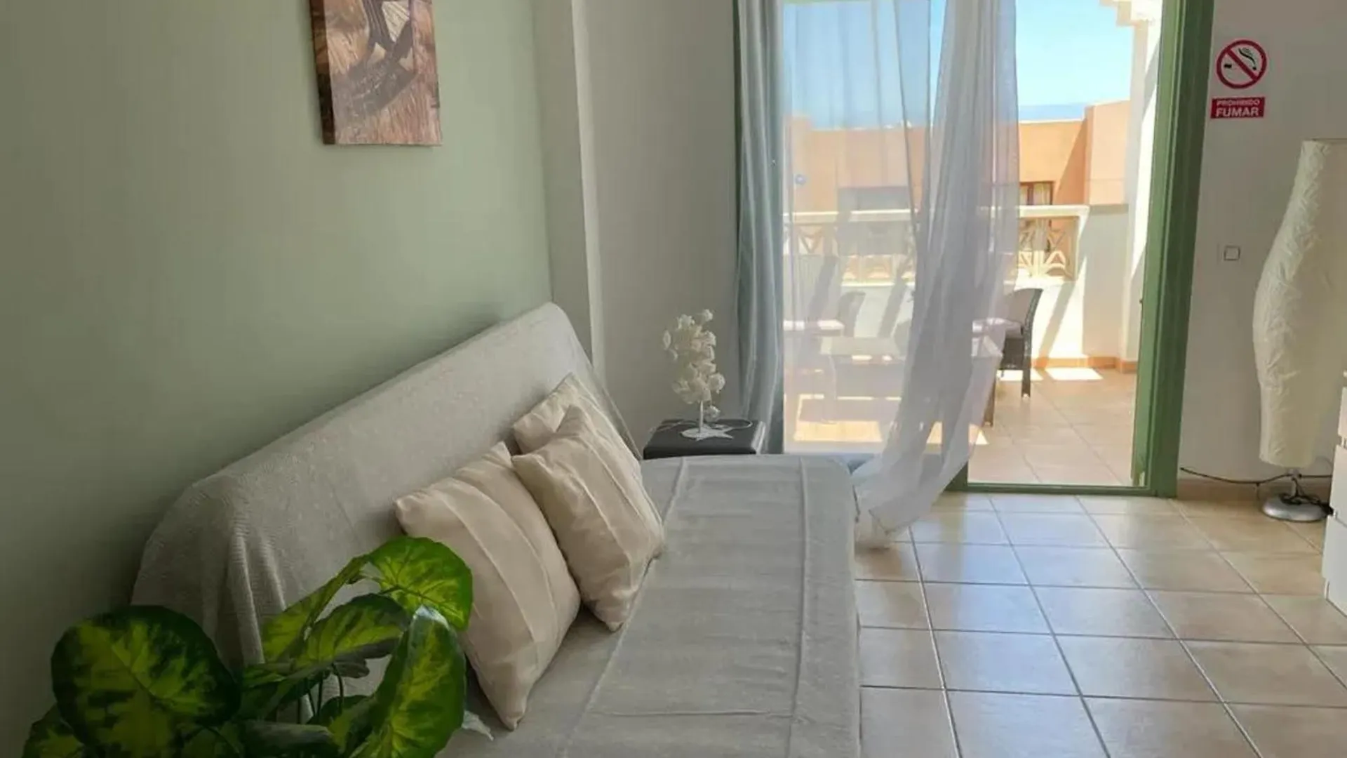 Mountain View Retreat: Charming Apartment with Shared Pool Caleta De Fuste