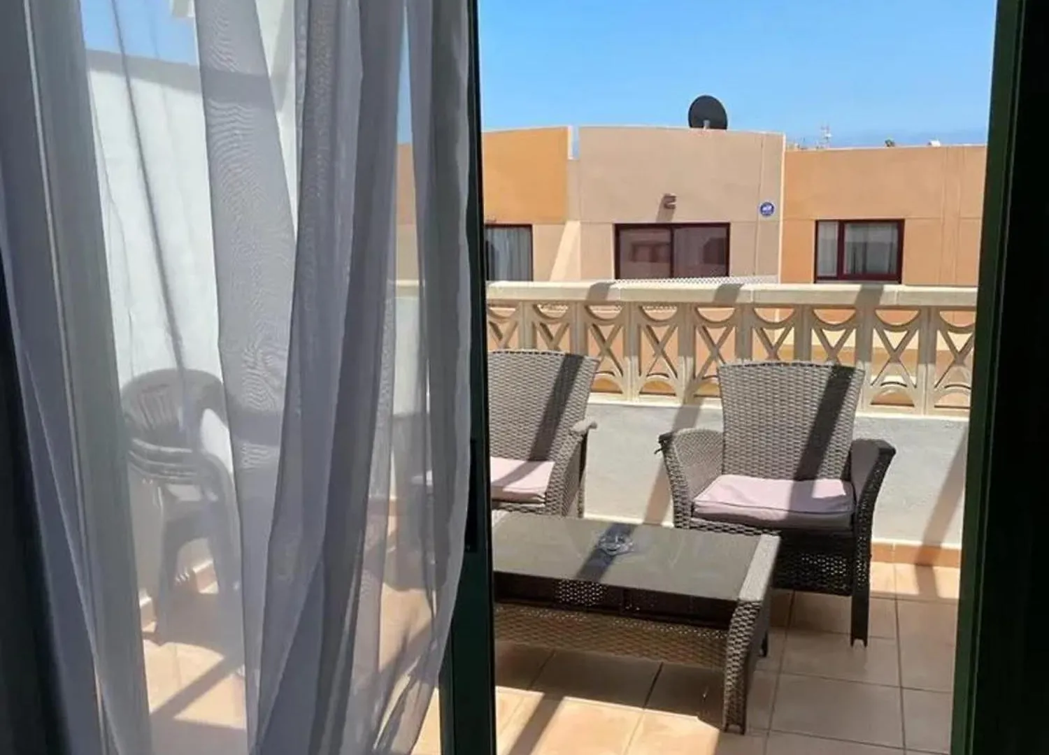 Mountain View Retreat: Charming Apartment with Shared Pool Caleta De Fuste